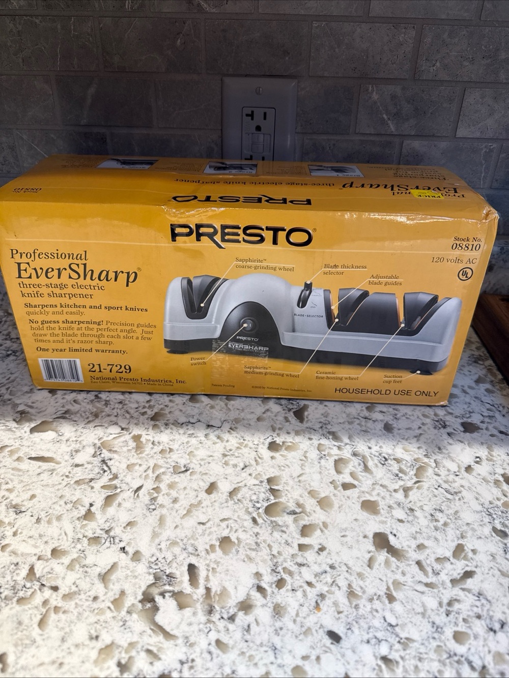 Presto 08810 Professional Eversharp Electric Knife Sharpener. Never Used